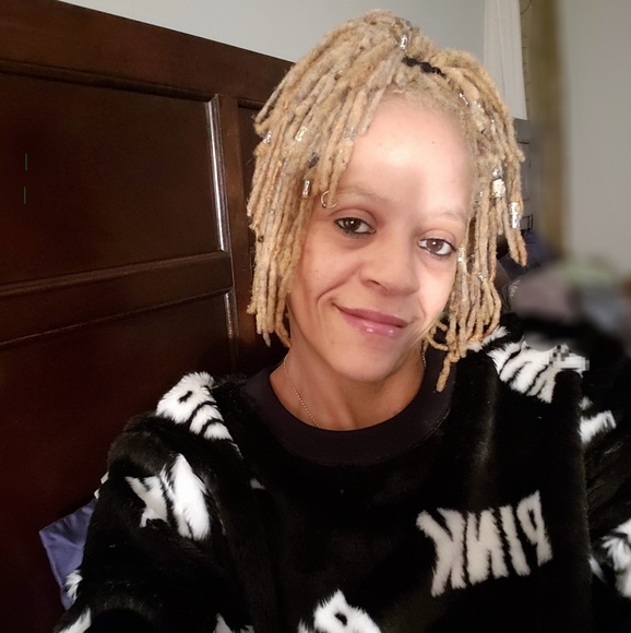 Meet your Posher, Amy - Picture 2 of 8